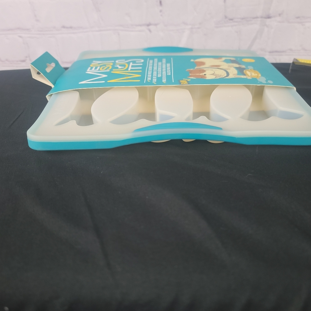 MessyMutts Bake and Freeze Silicone Treat Maker - Picture 7 of 10